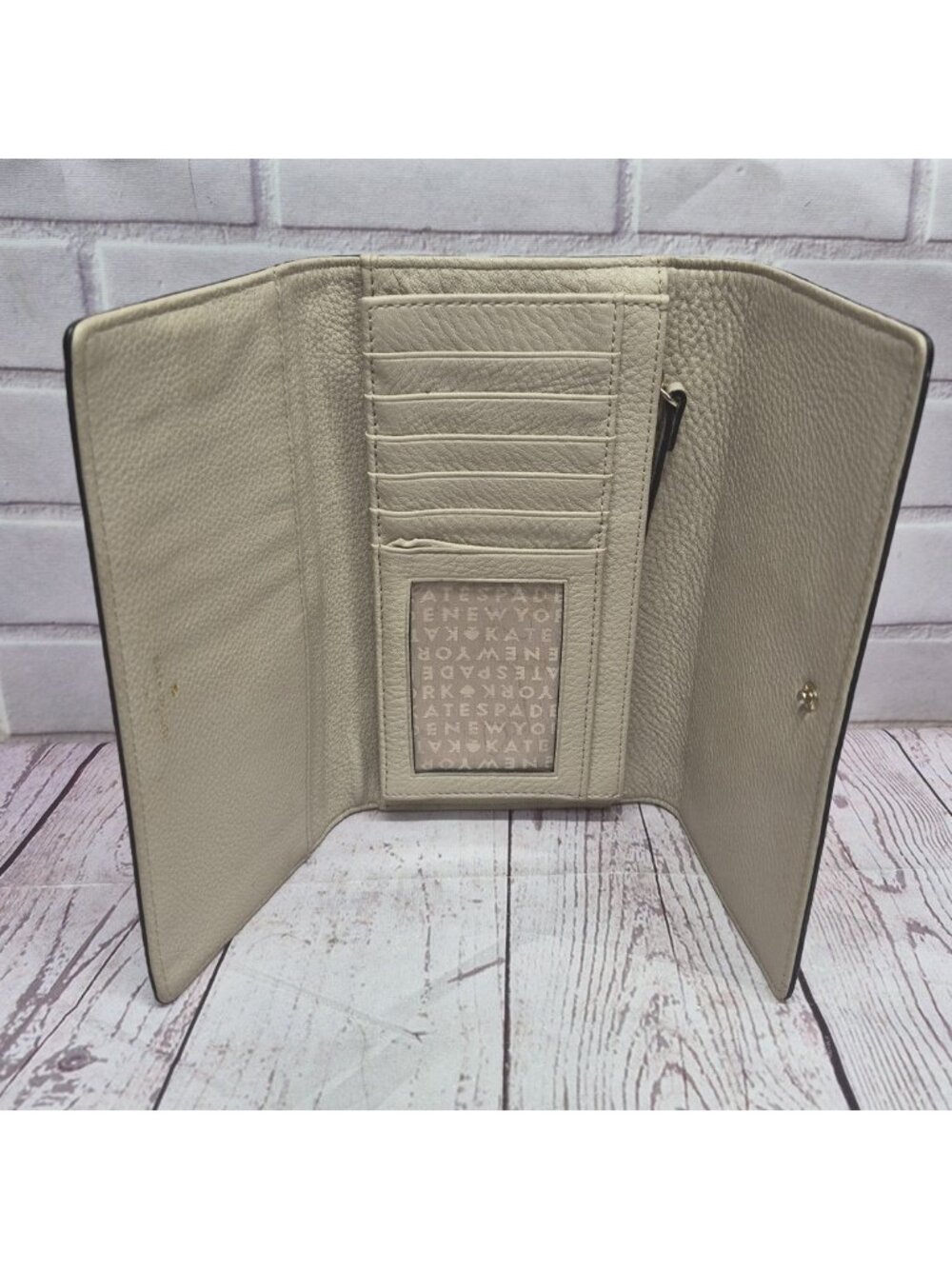 Kate Spade New York Clutch Wallet Med Pebbled Beige Bifold ~Zippered Storage - Picture 4 of 8